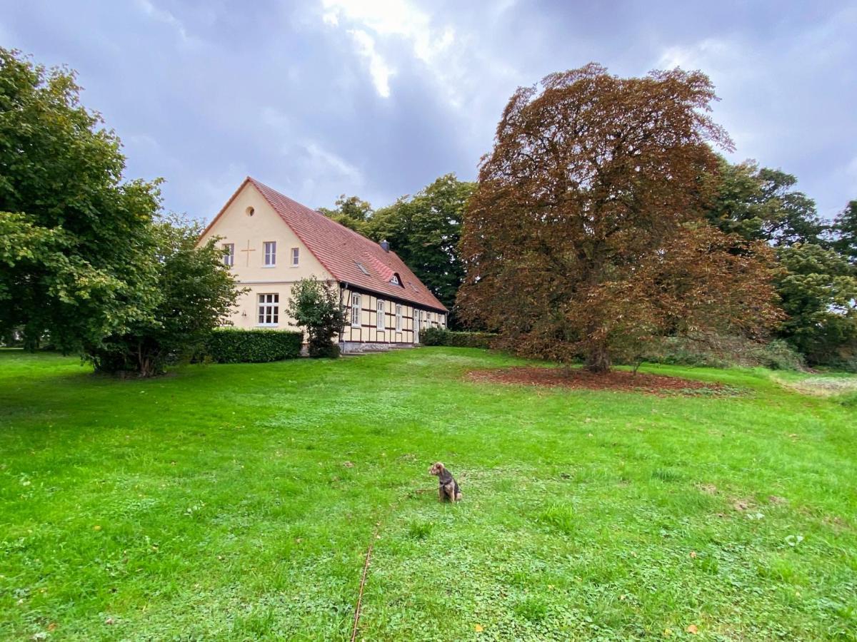 Altes Pastorat Schwichtenberg Borrentin Экстерьер фото