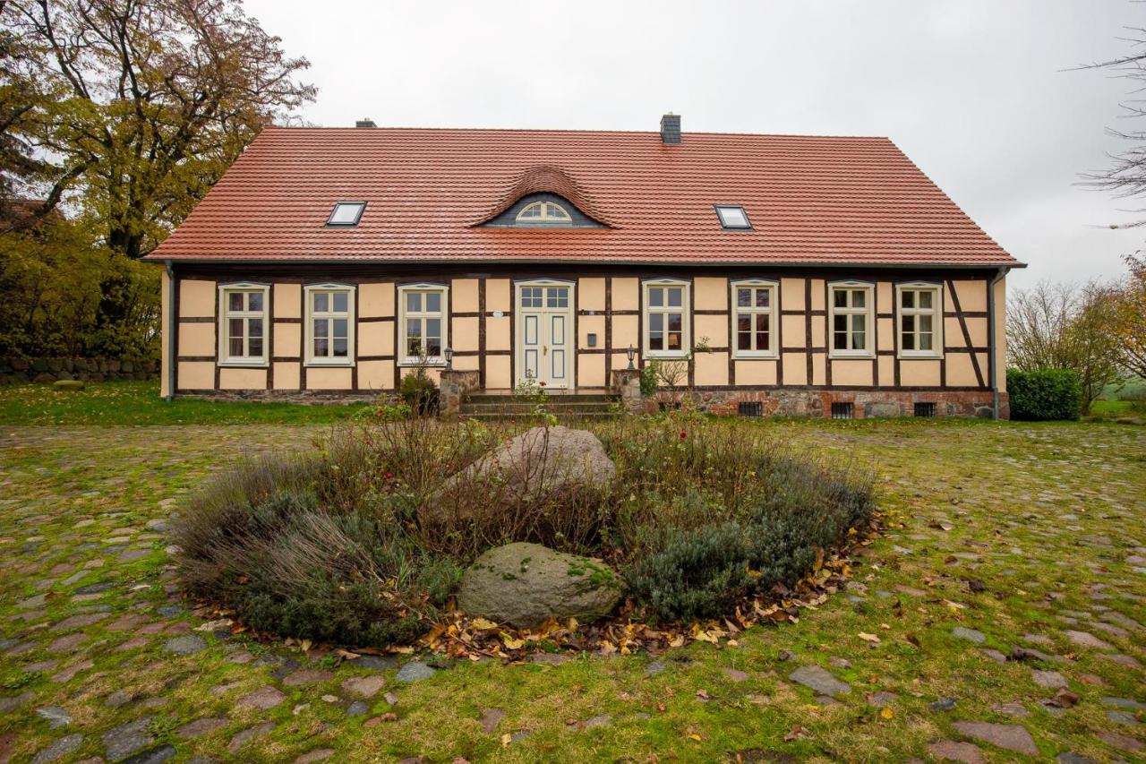 Altes Pastorat Schwichtenberg Borrentin Экстерьер фото